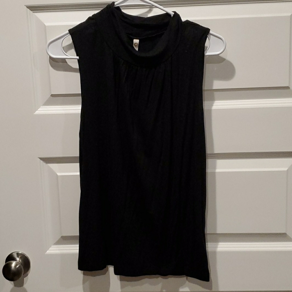 Black sleeveless dress blouse